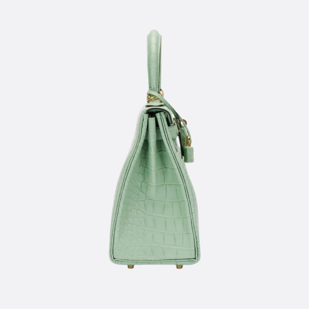 HERMÈS KELLY 28 – MATTES ALLIGATORLEDER VERT D’EAU (UMGEKEHRTE NÄHTE)