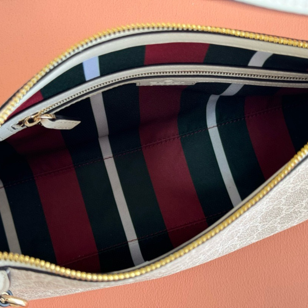 GUCCI – KLEINE SCHULTERTASCHE MIT GG-EMBLEM