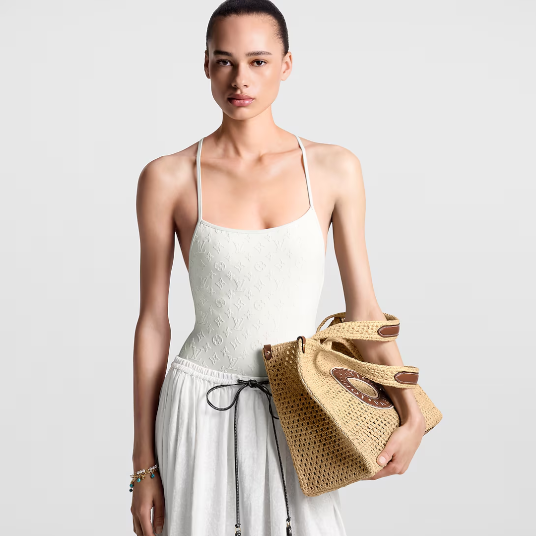 LOUIS VUITTON ONTHEGO MM HANDTASCHE AUS RAFFIA BY THE POOL