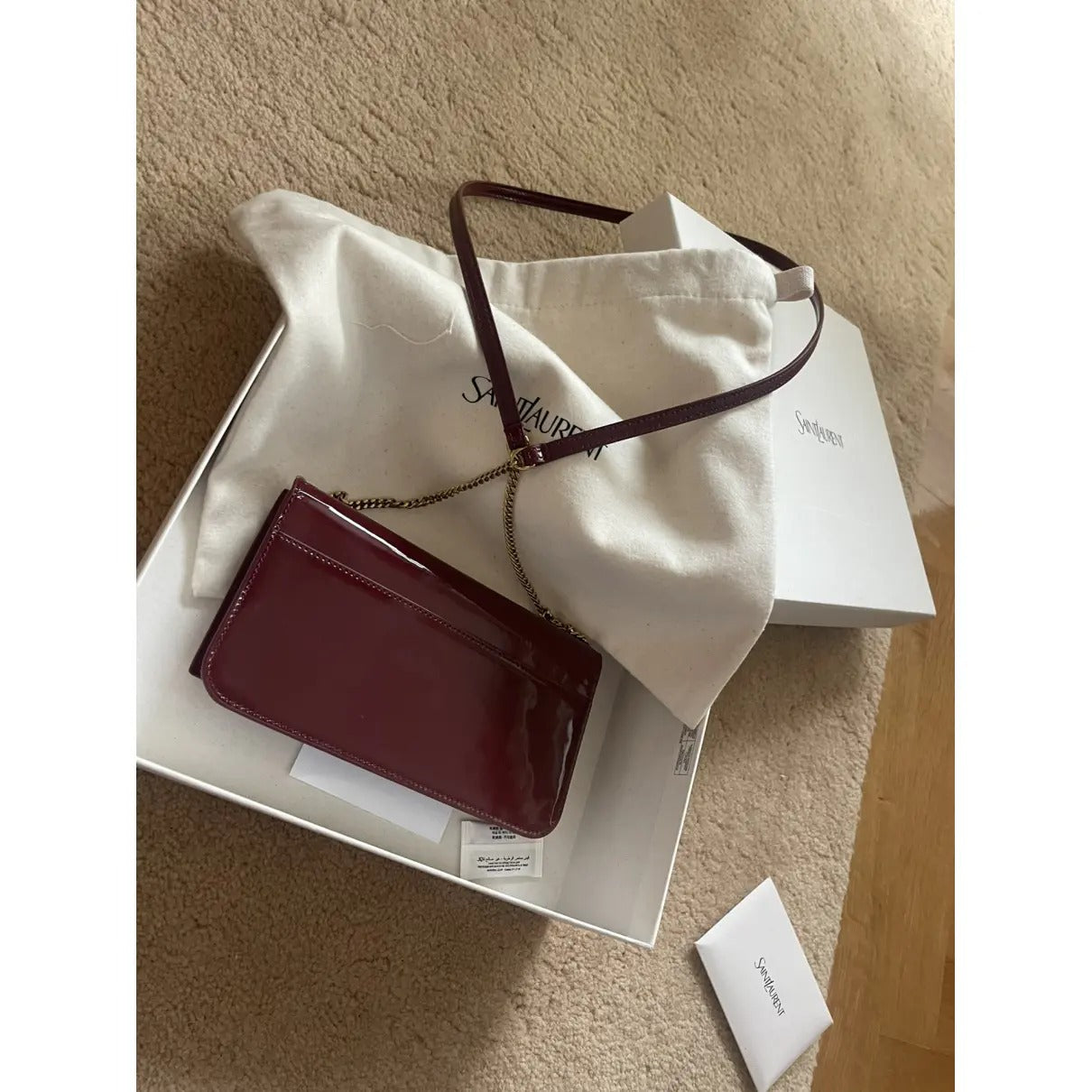 SAINT LAURENT KATE KLEINE SCHULTERTASCHE AUS LACKLEDER